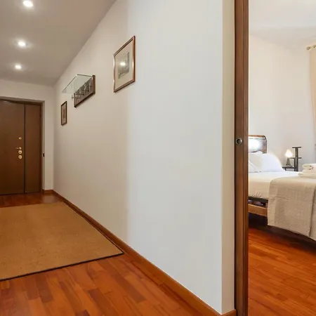 Casa Novecento Prati Apartment *